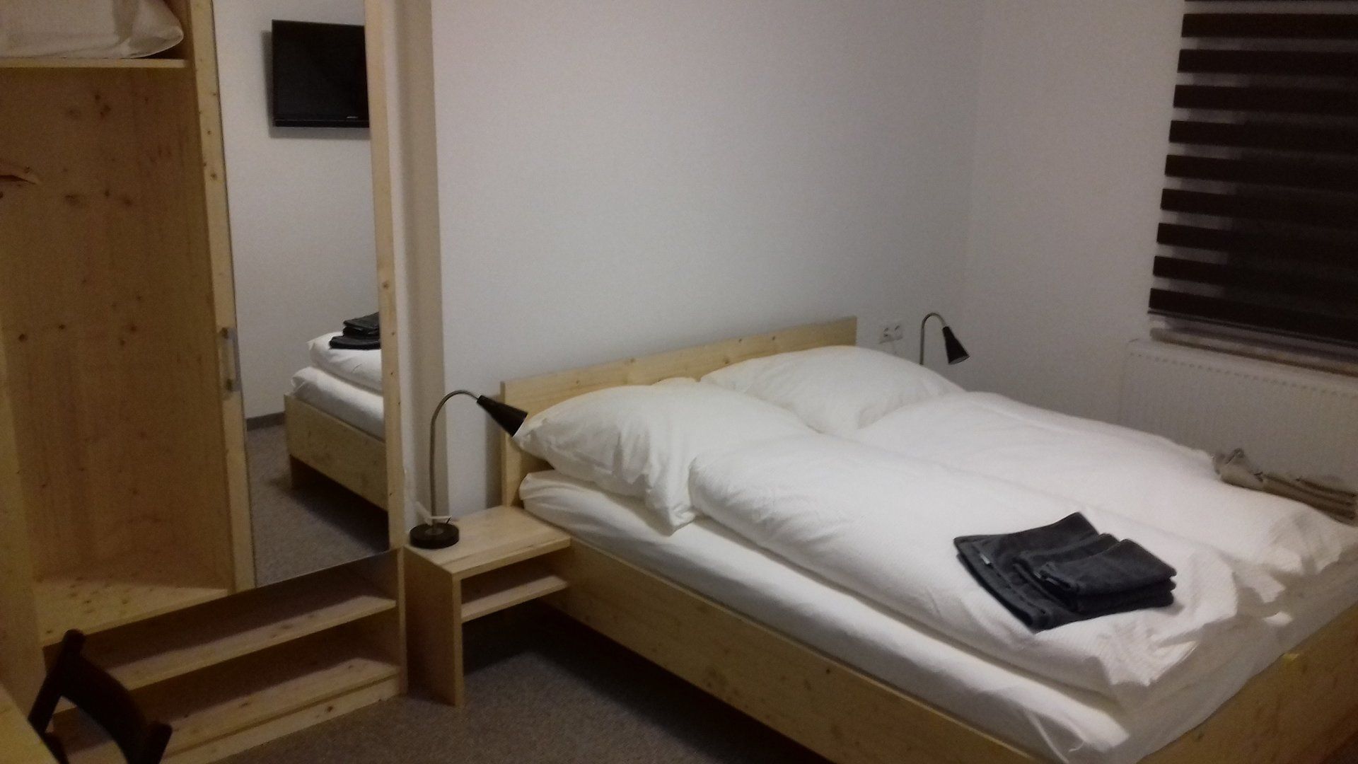 Schlafzimmer 1
