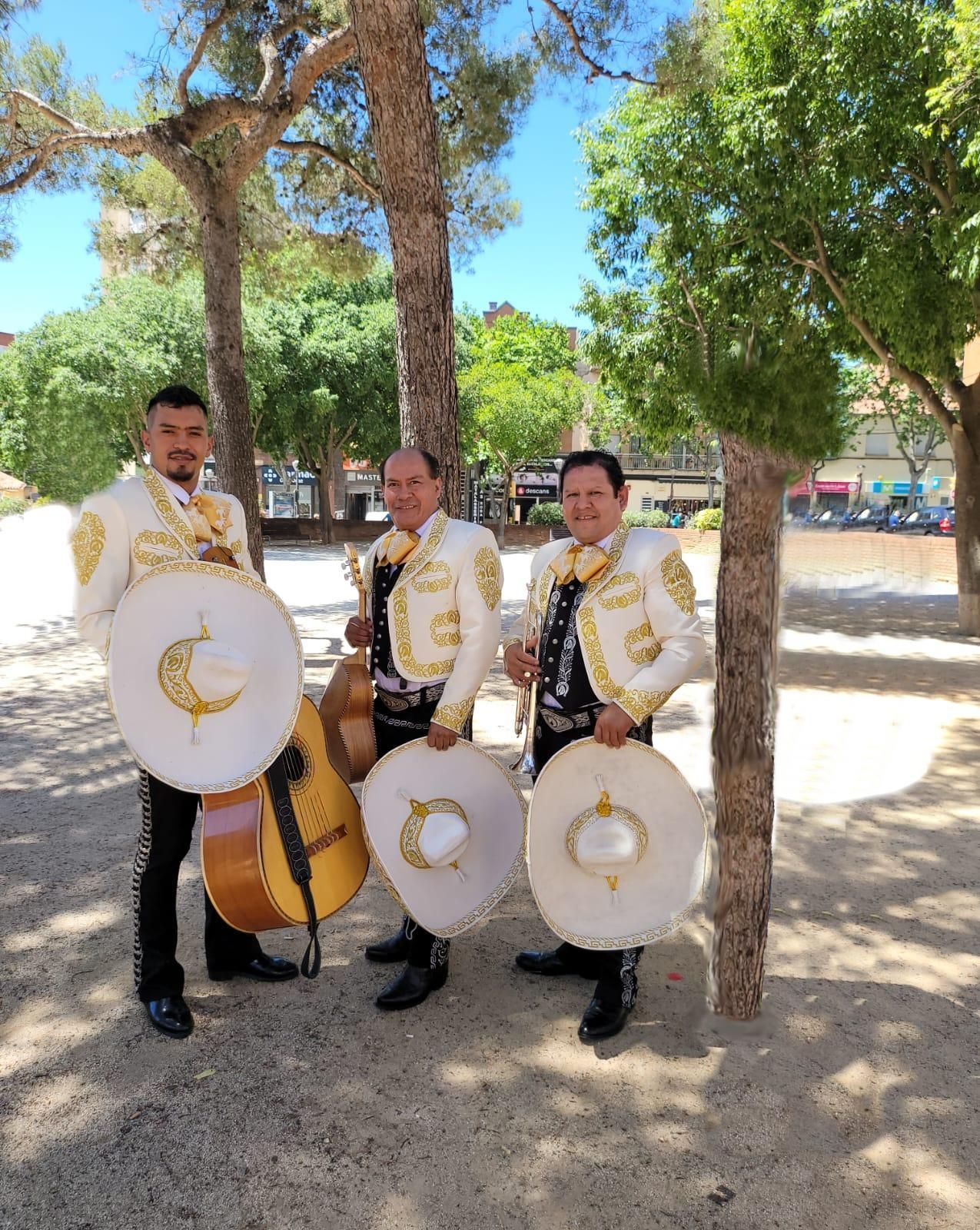 Tu banda mariachi para amenizar fiestas  en Viladecans: Bodas, Cumpleaños, aniversarios.