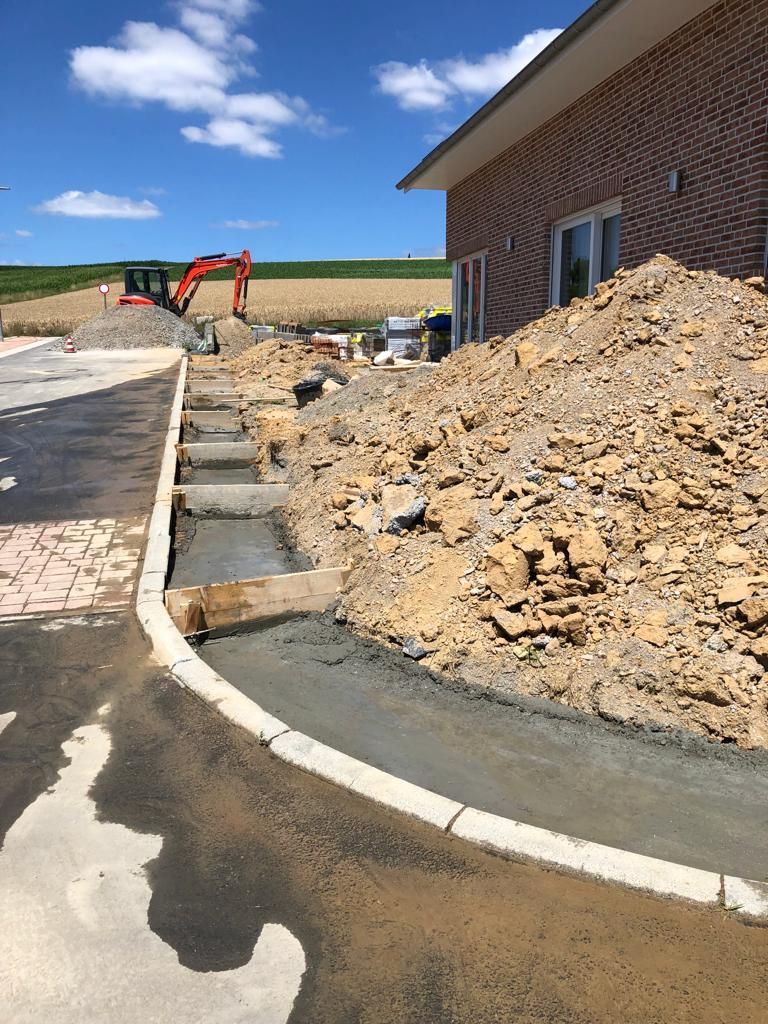 Bordstein- und Entwässerungsarbeiten in Helmstadt – Tiefbauarbeiten von RS Bau & Immobilien
