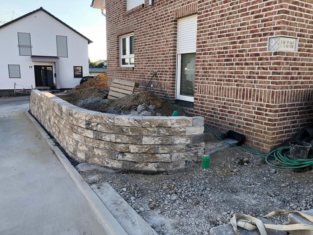 Innenausbau im Dachgeschoss mit Trockenbauarbeiten und Dämmung in Heilbronn – RS Bau & Immobilien.