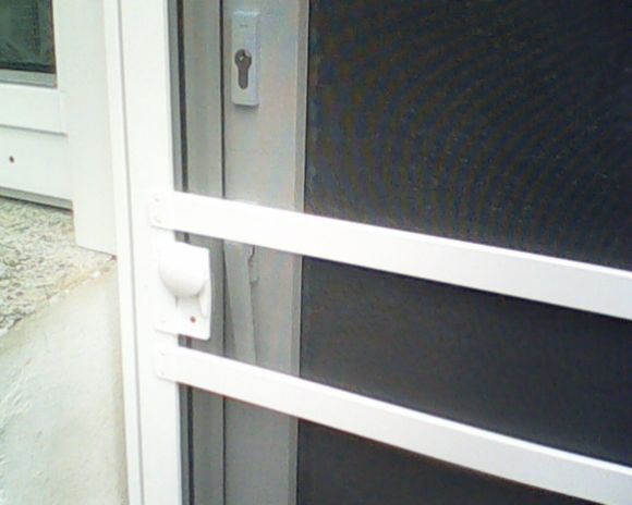 Siegel Fliegengittertüren kommen immer mit 2 Quersprossen! Siegel Fliegengittertüren kommen immer mit 2 Quersprossen!