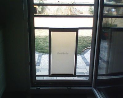 Eine andere Hundeklappe Für Schäferhunde und große Hunde