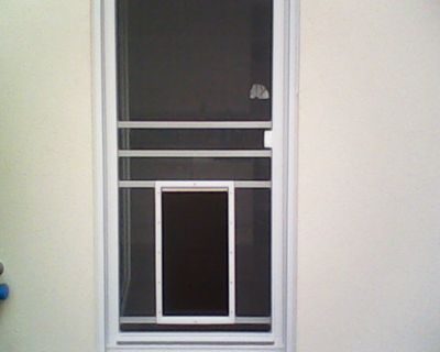 Aber auch vorm Rolladen einsetzbar Perfekte integration auch zwischen Tür und Rolladen