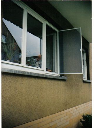 Ihre Wetterschenkel machen uns nichts aus ! Siegel Fliegenfenstersysteme können auch bei alten Fenstern montiert werden!