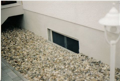 Fliegenfenster mit außen erhöhter Bordkante! Fliegenfenster mit außen erhöhter Bordkante!