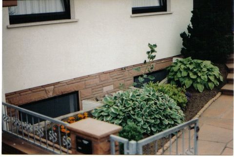 Fliegenfenster in Sandstein montiert ! Fliegengitter in Sandstein montiert !