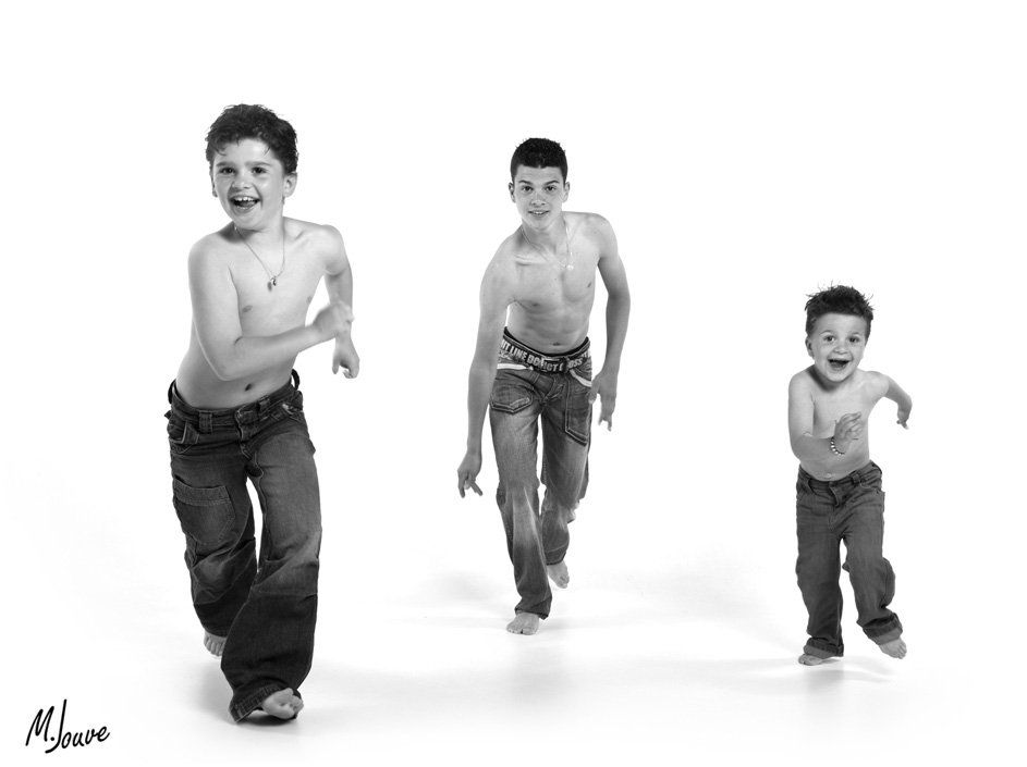 portraits d'enfant N&B decale realises en studio pre avignon
