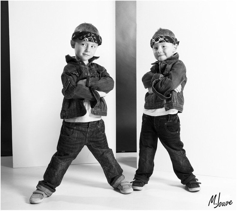 photo d'enfant, photo de studio noir et blanc, photographe saint remy de provence