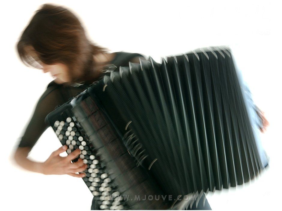 portrait pro de musicienne en studio