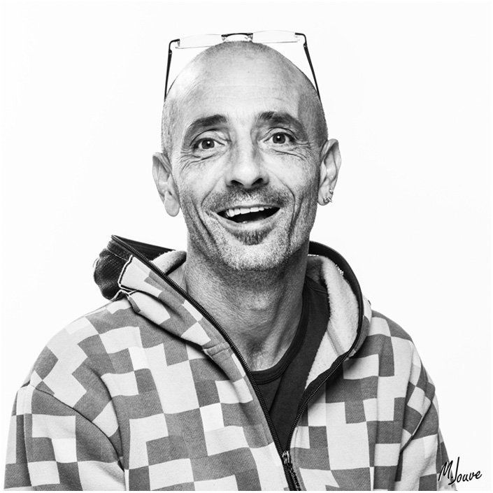 portrait studio d'un artiste de vaucluse 84 realise au studio de st remy de provence