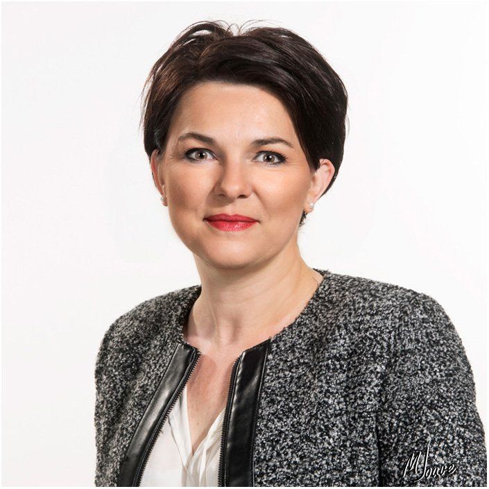 portrait corporate  dirigeante femme chef d'entreprise vers avignon 84