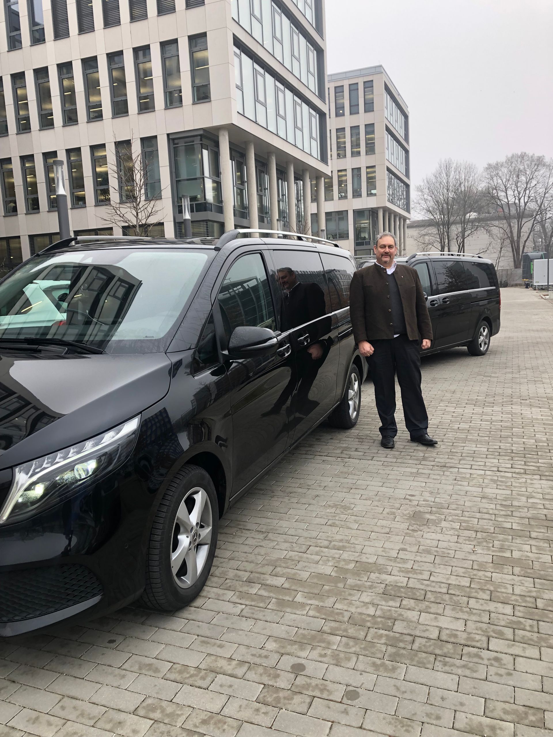 Reinhold Siegel mit Chauffeurservice Mercedes V-Klasse in München