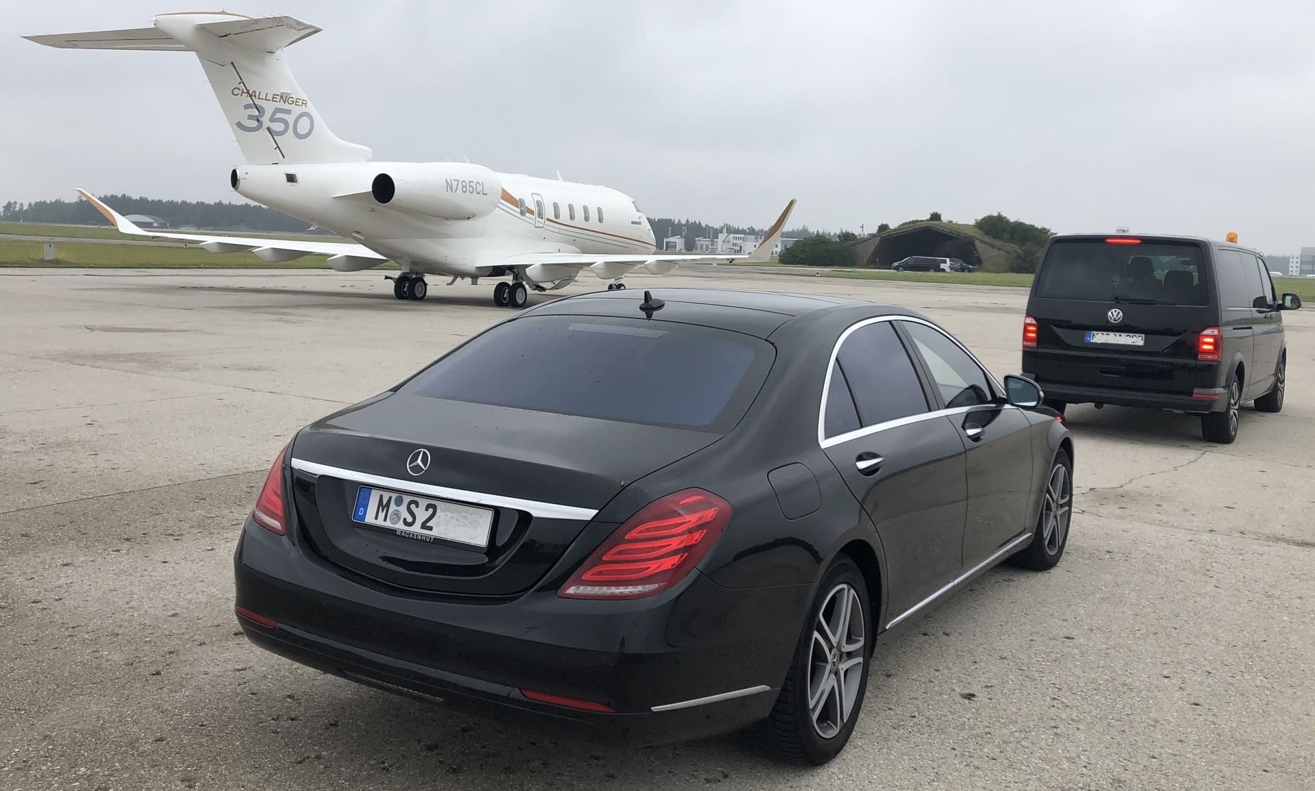 Chauffeurservice mit Mercedes S-Klasse am Flughafen München Privatjet