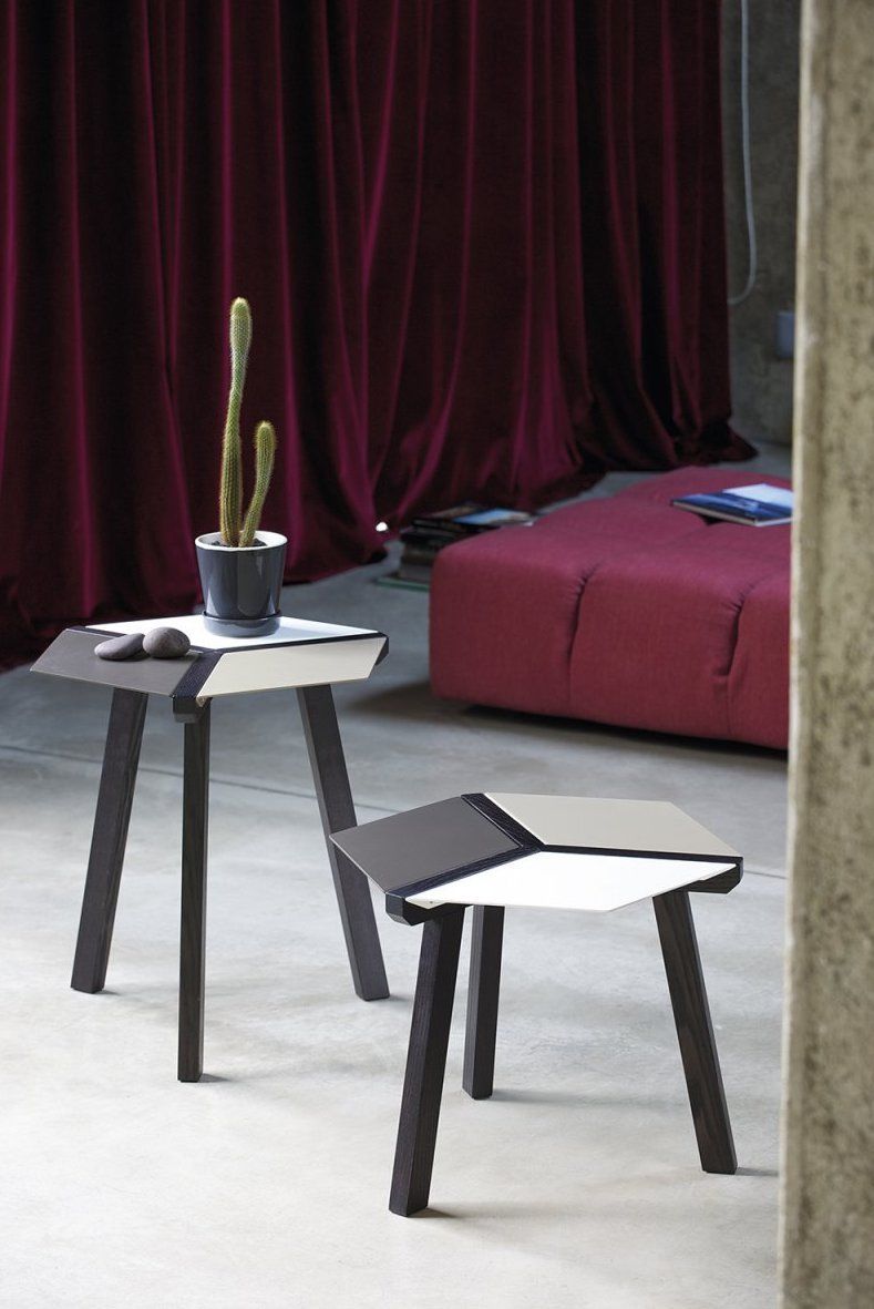 Esa, mesa, mesilla y taburete geométrico de Bontempi