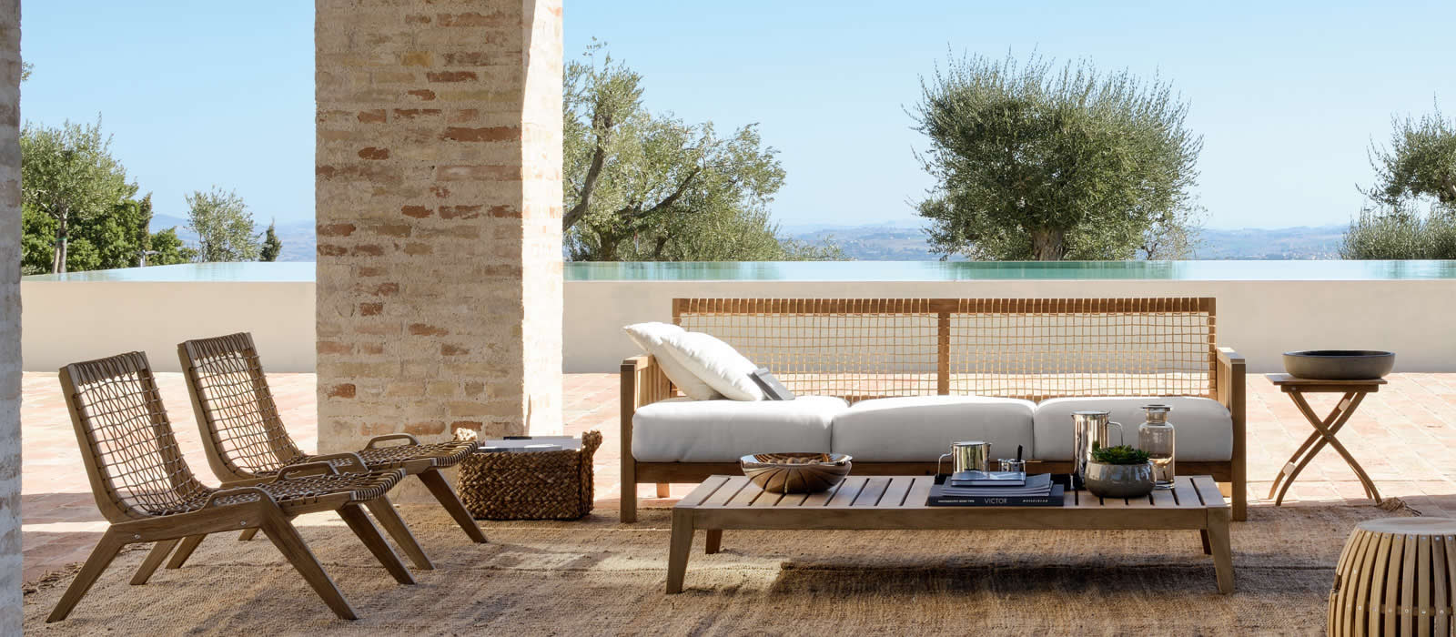 Synthesis, muebles y complementos de exterior de Unopiu