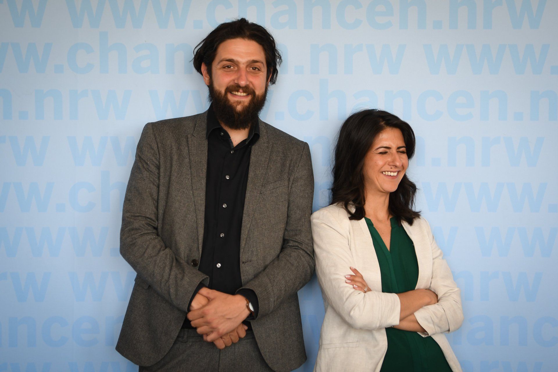 Aladin El-Mafaalani und Staatssekretärin Serap Güler beim letzten gemeinsamen Arbeitstag Aladin El-Mafaalani und Staatssekretärin Serap Güler beim letzten gemeinsamen Arbeitstag