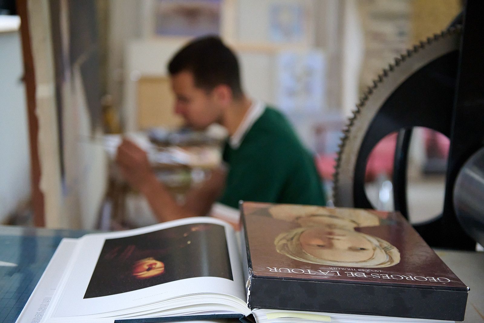 Djabril Boukhenaissi dans son atelier