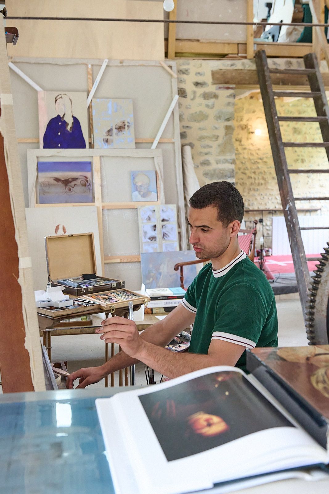 Djabril Boukhenaissi dans son atelier
