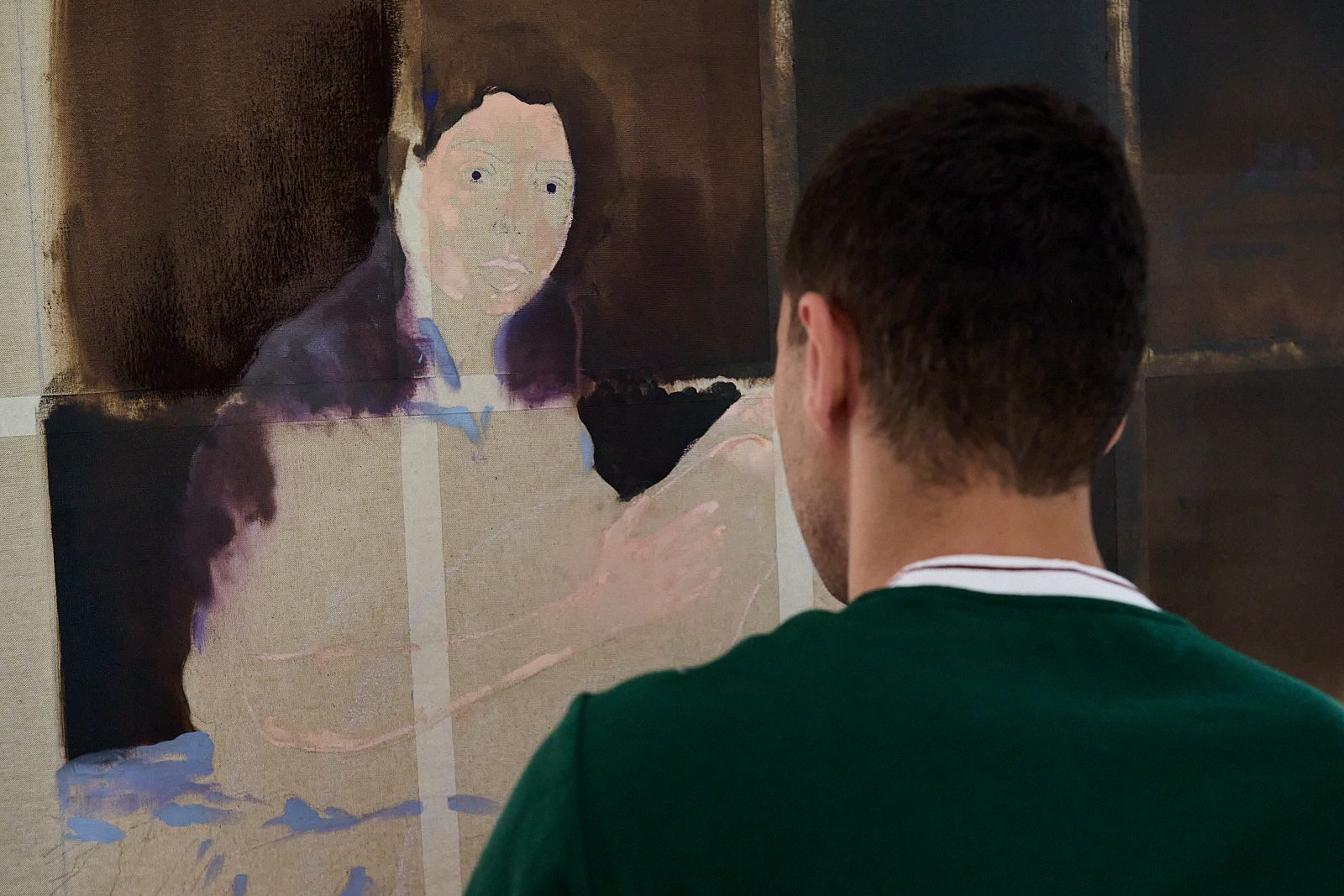 Djabril Boukehnaissi devant une de ses peintures à l'huile