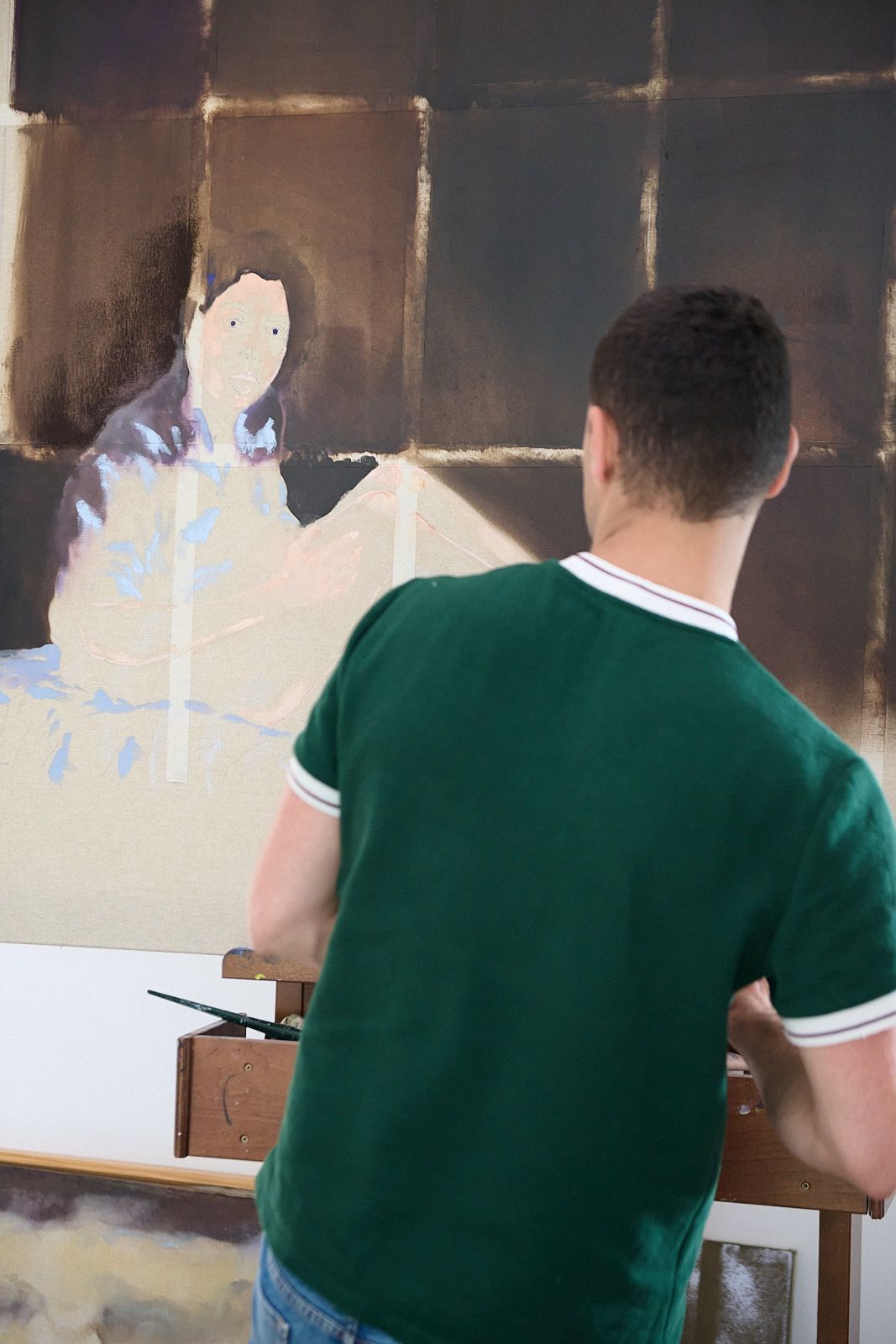 Djabril Boukehnaissi devant une de ses peintures à l'huile