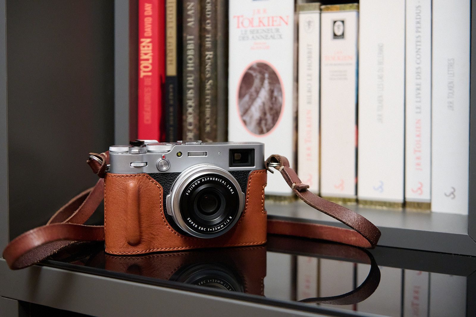 Appareil photo dans une bibliothèque