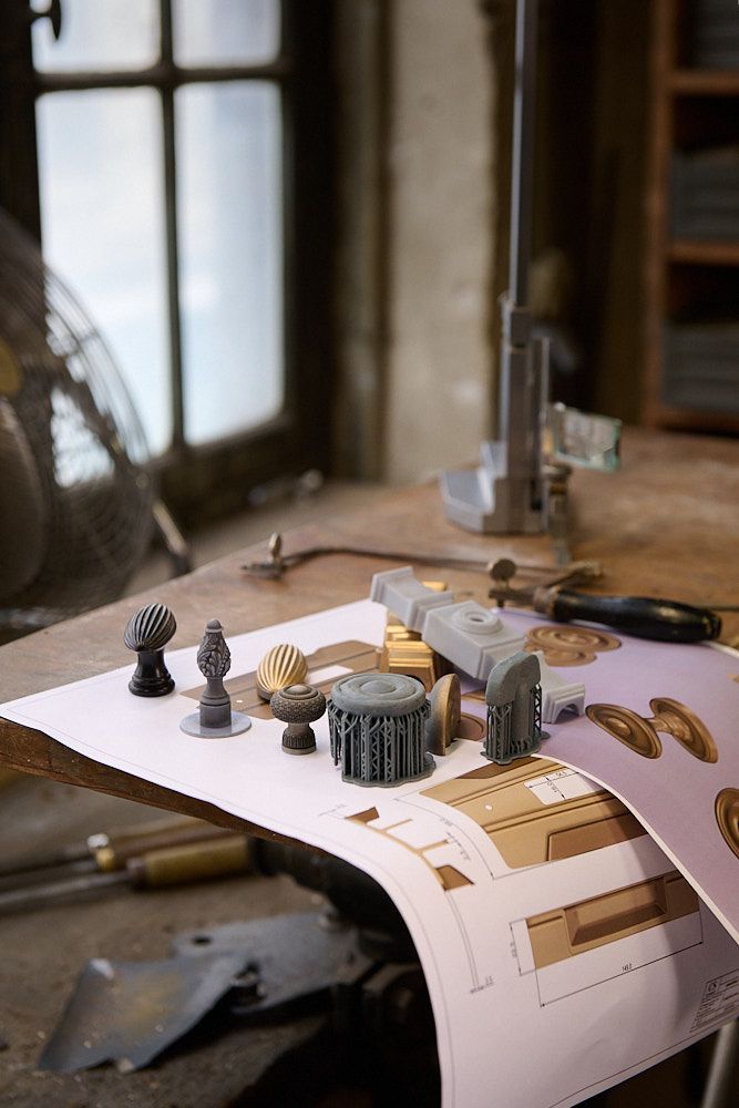 epreuve en 3d cotoyant des objets en bronze