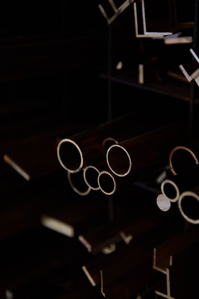 Gros plan sur des profilés en metal