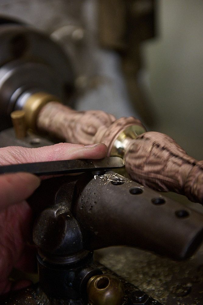 Artisan tournant du bronze