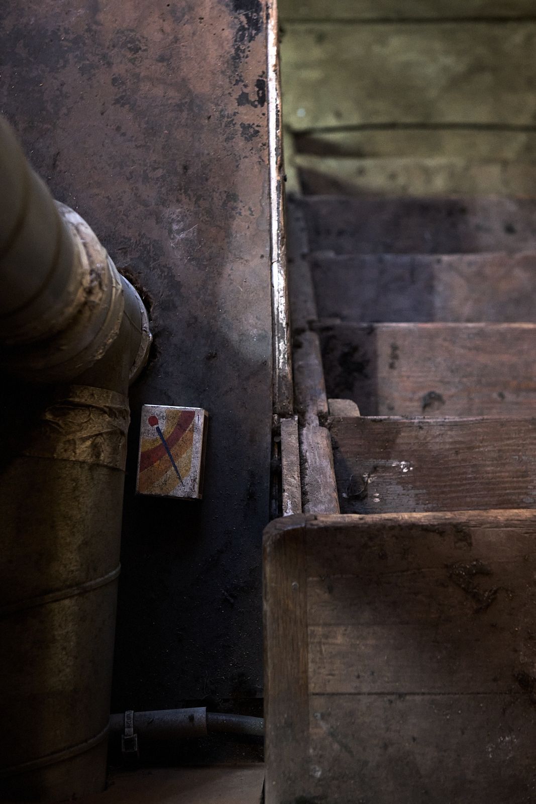 Ambiance d'atelier: texture et objets vintages