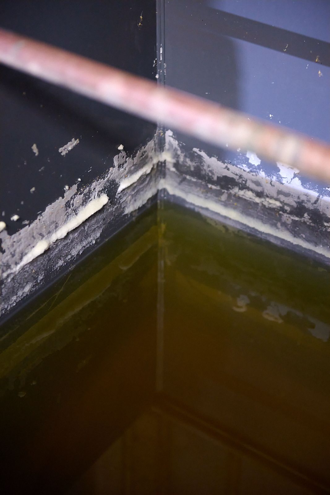 Coin d'une cuve d'acide