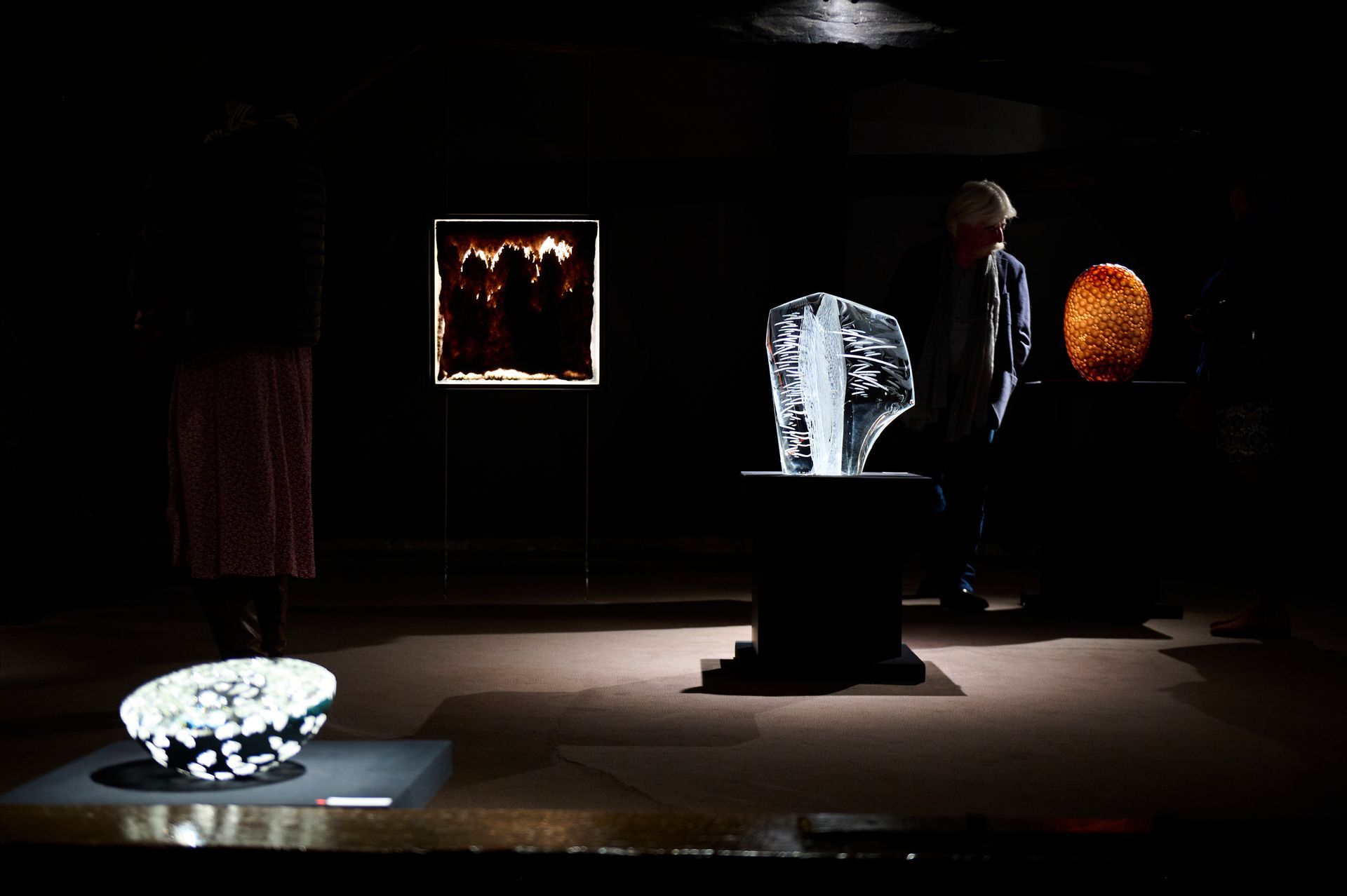 scénographie en clair-obscur à la Galerie Capazza