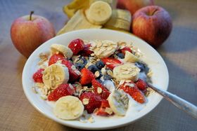 Petit déjeuné flocon d'avoine et fruits Petit déjeuné flocon d'avoine et fruits
