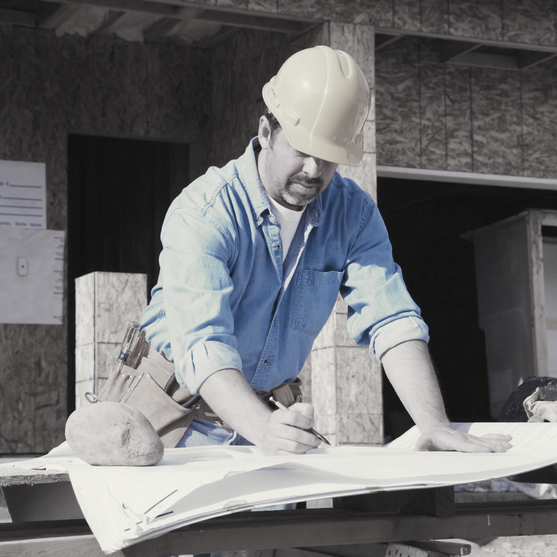 Professional installation of shop fittings. Efficient logistics for your project.