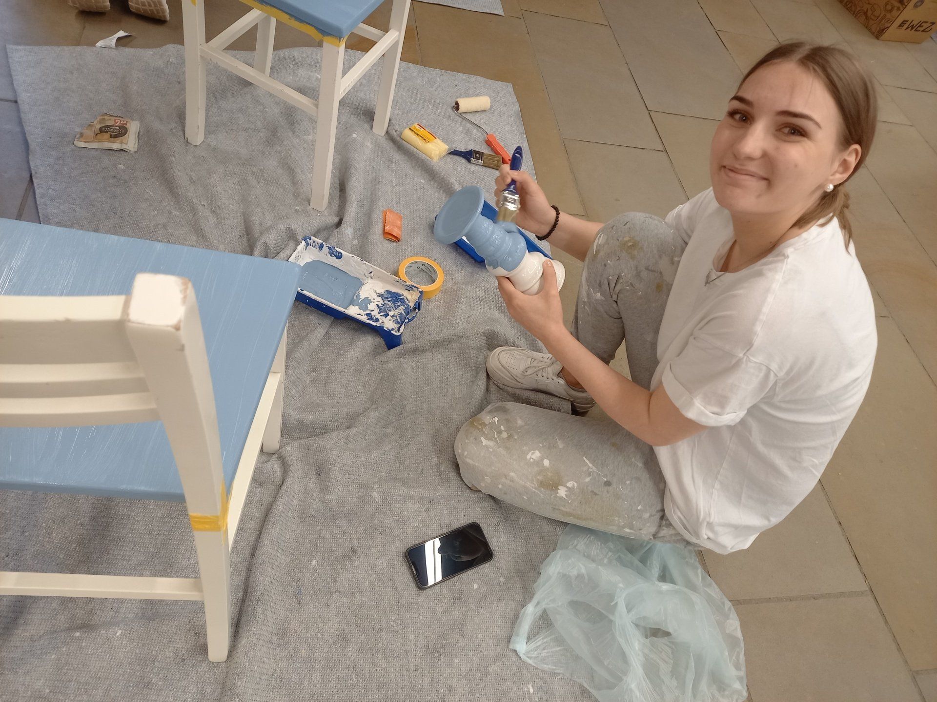 Foto einer Studierenden im Projekt Upcycling