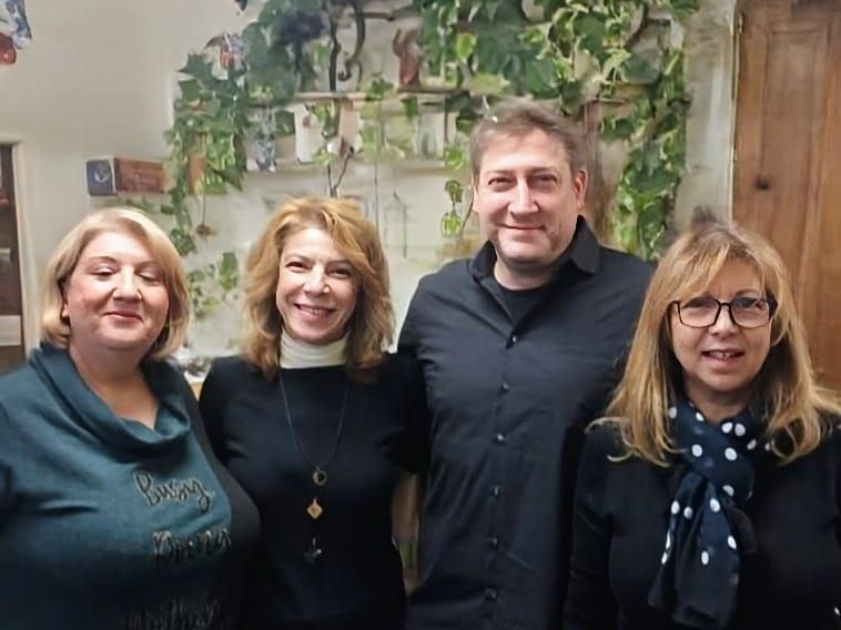 Foto von Eicke Stolt mit den griechischen Gastlehrerinnen