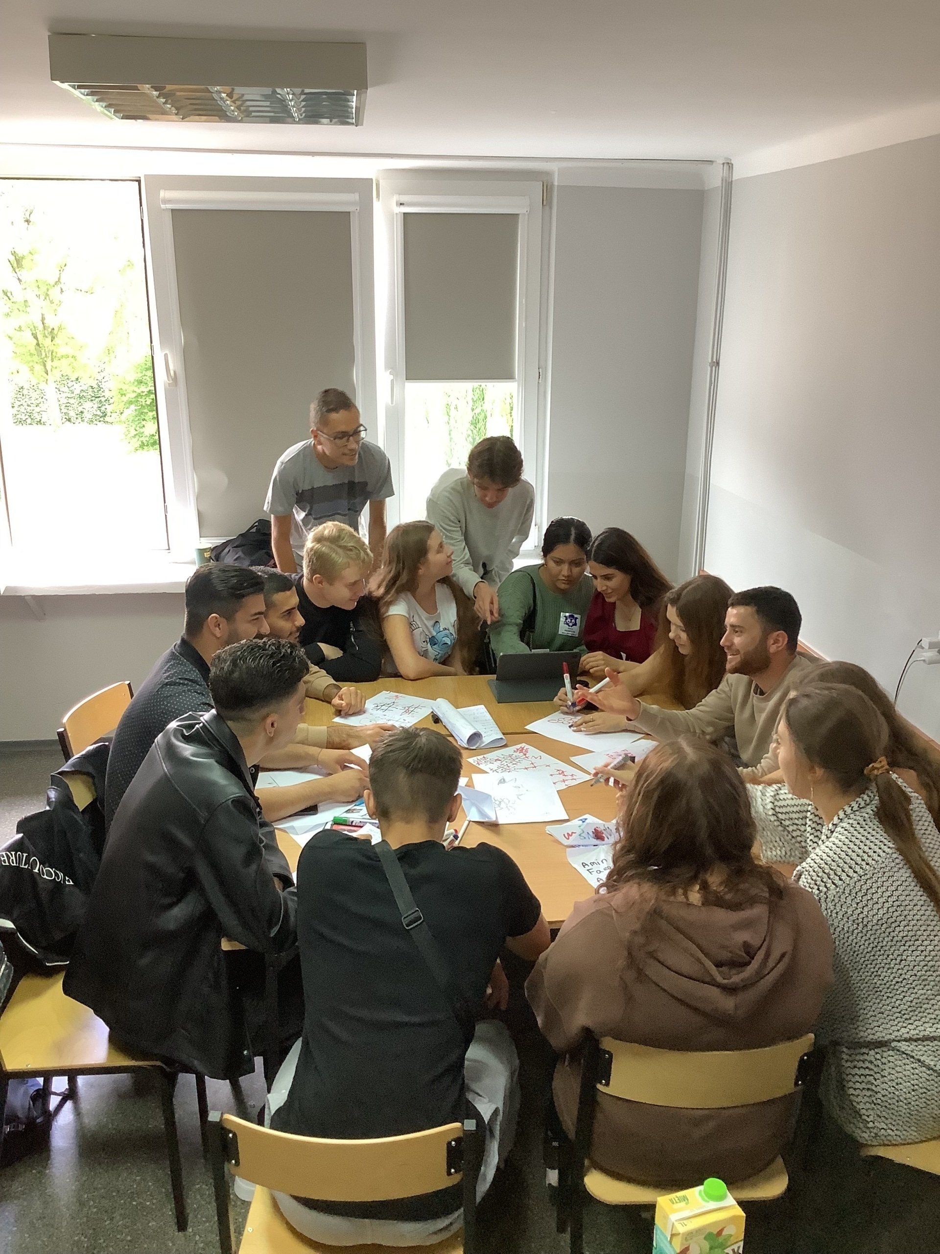 Foto von Studierenden bei der Gruppenarbeit