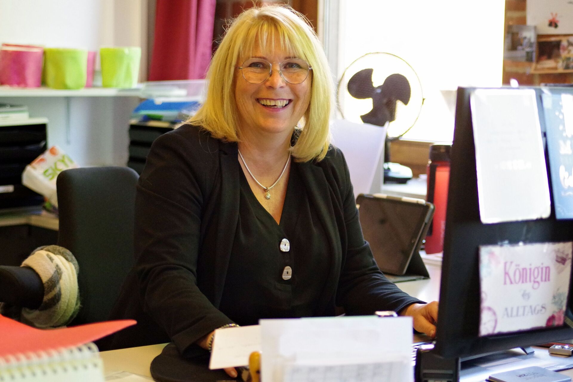 Foto unserer Sekretärin Frau Vieker