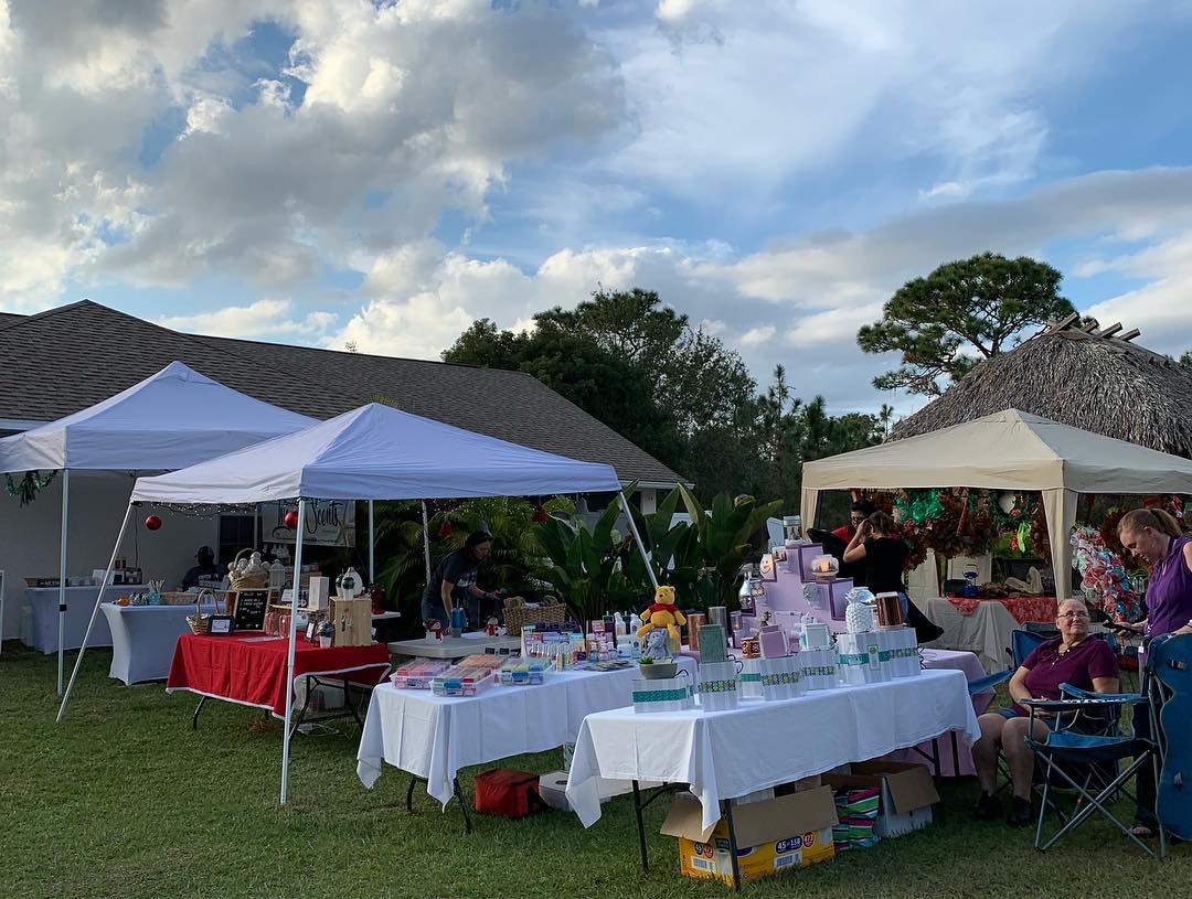 vendors at Christmas in the cloud