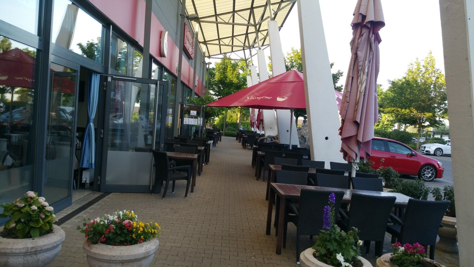 Blick von Penny zu Terrasse Terrasse