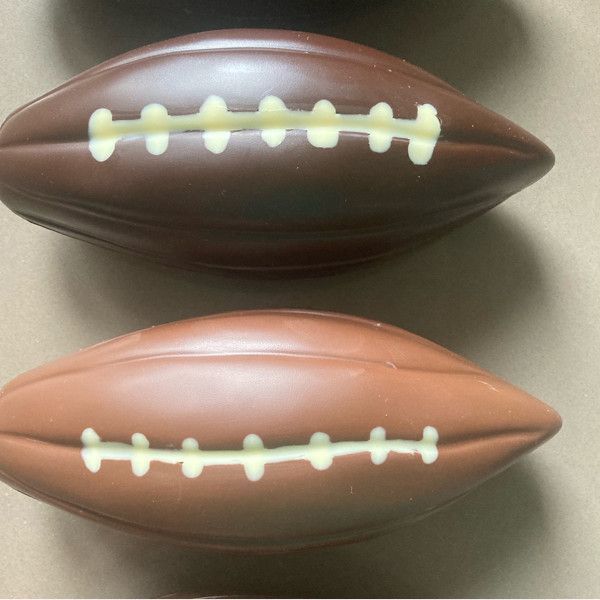 Salon du chocolat Villeneuve d'Ascq 2023 Club Rotary Lille Est stand Les Exploratrices bonbonnières cabosse ballon de rugby