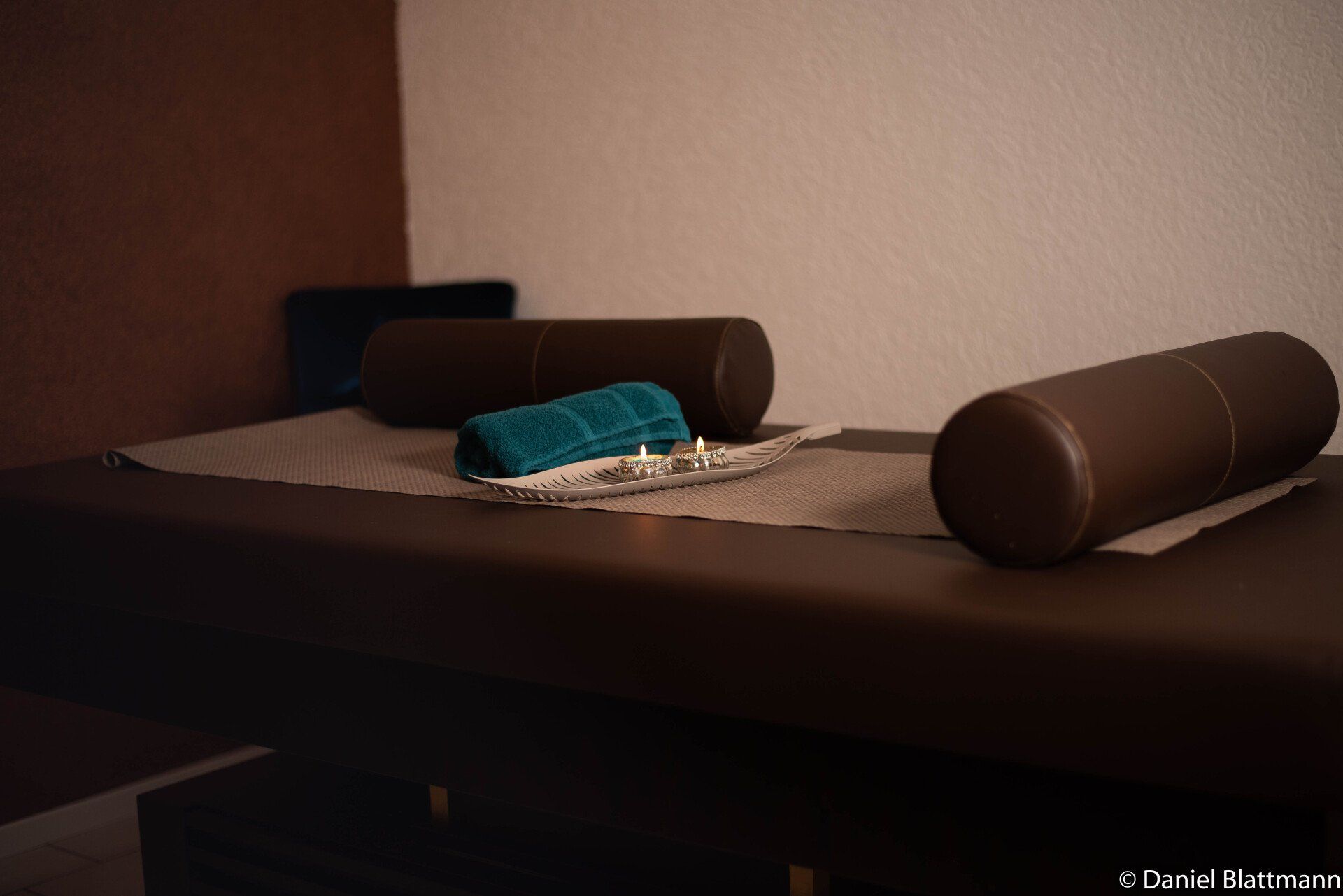 Massageliege, Entspannung, Ruhe, Oase, Relaxen, Massage, Rückenmassage,