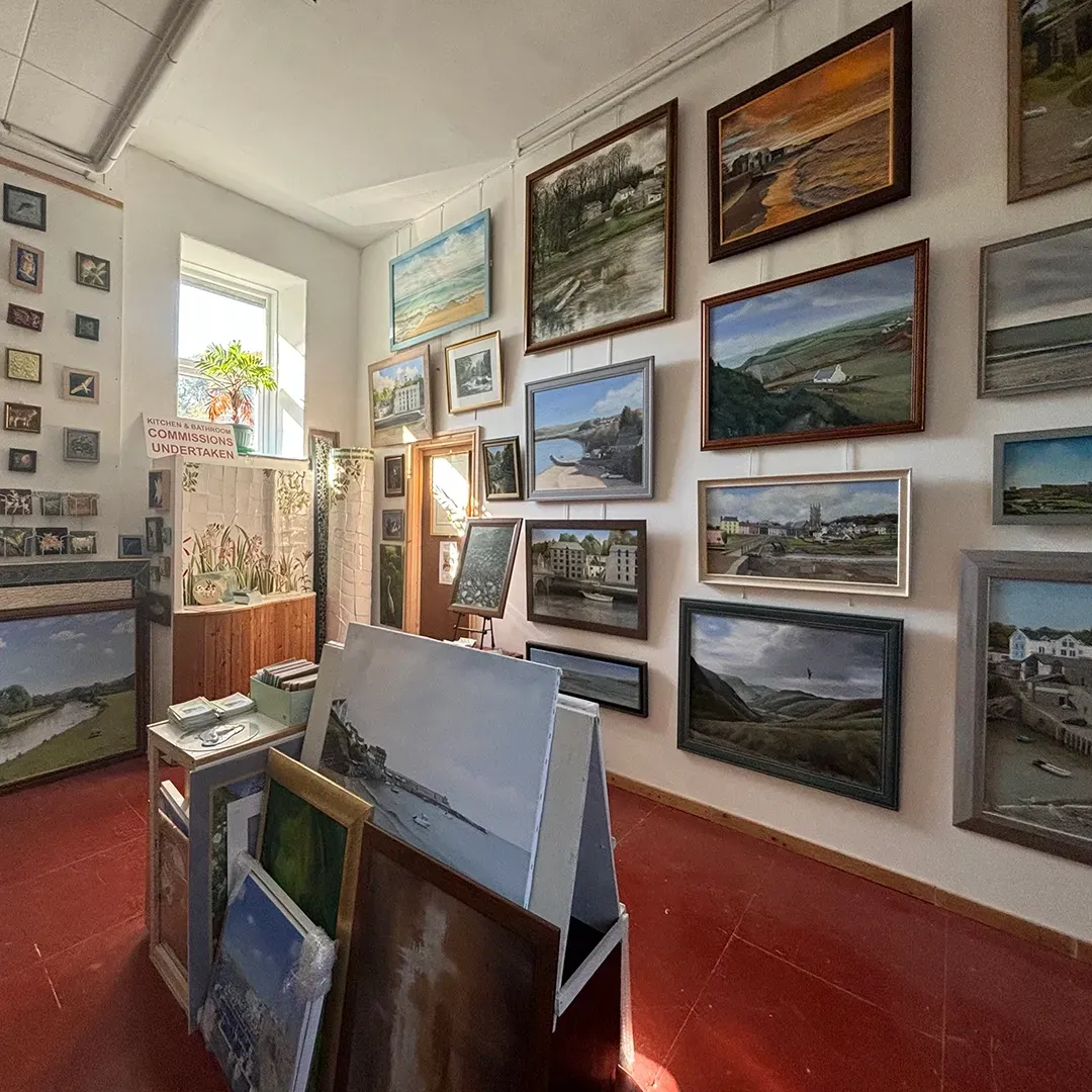 The gallery The paintings inside the Gallery