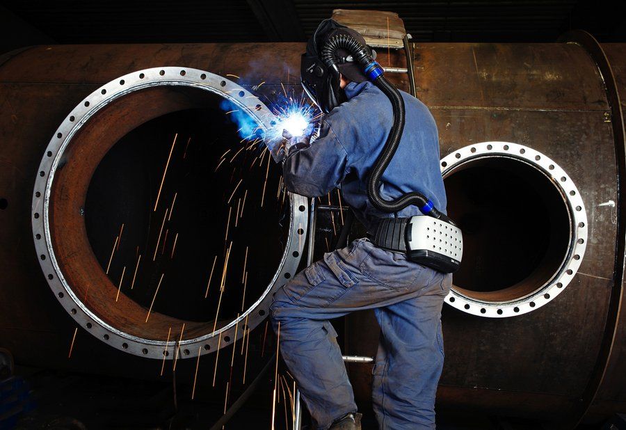 Person beim Schweissen