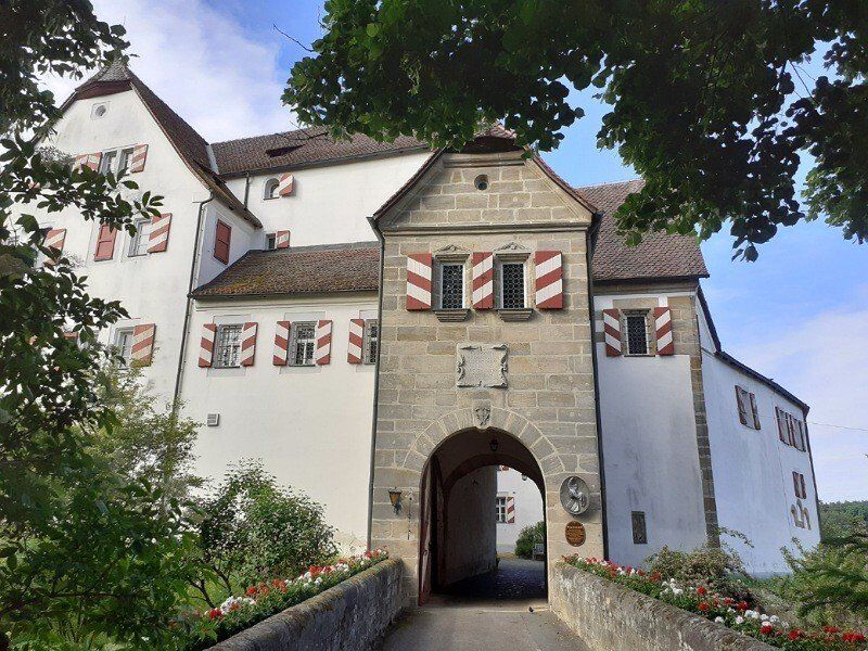 Schloß Henfenfeld im Nürnberger Land beherbergte über Jahrzehnte die Märchenschule Dornrosen