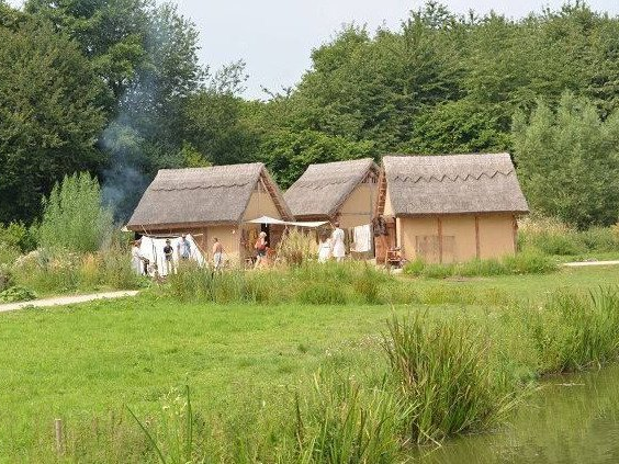 Hütten im Wallmuseum Oldenburg