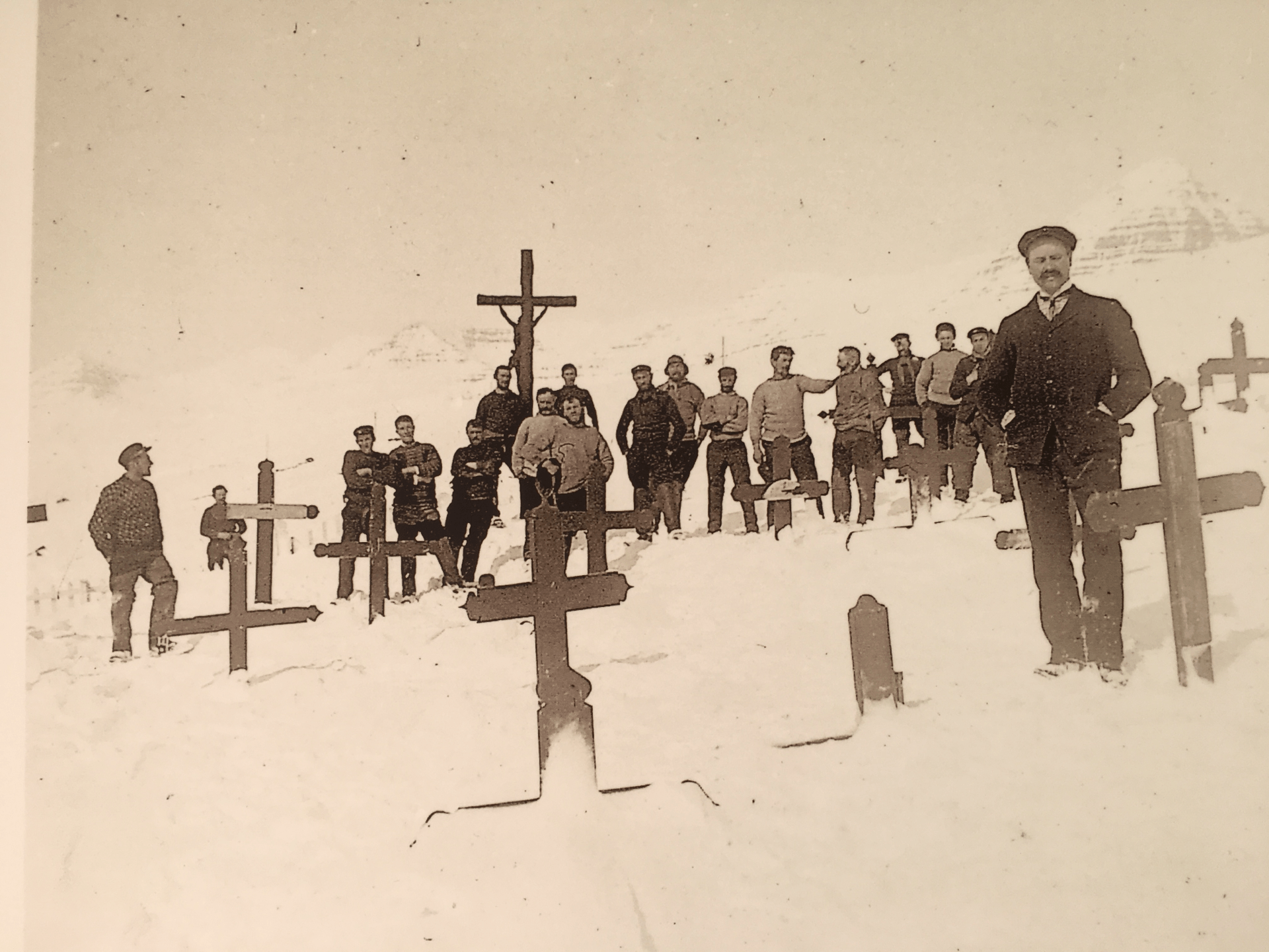 Cimetière Marins français à Fáskrúðsfjörður - Photo Ian Manook