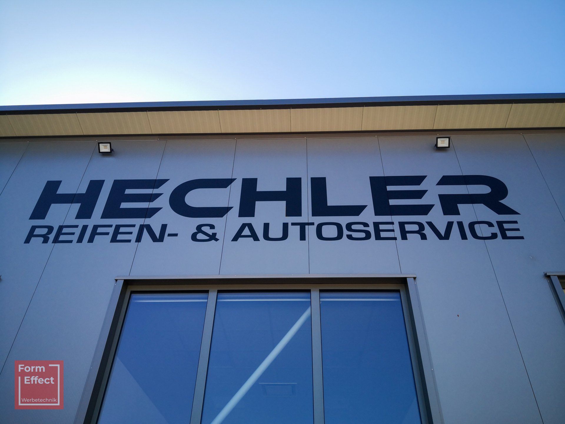 Schilder und Leitsysteme