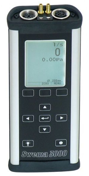 Swema 3000md ist ein multifunktionales Mikromanometer und Logger mit Anemometern, Temperatur- und Feuchtigkeitssonden.
Das Gerät verfügt über einen eingebauten Differenzdrucksensor und ein Nullstellventil.