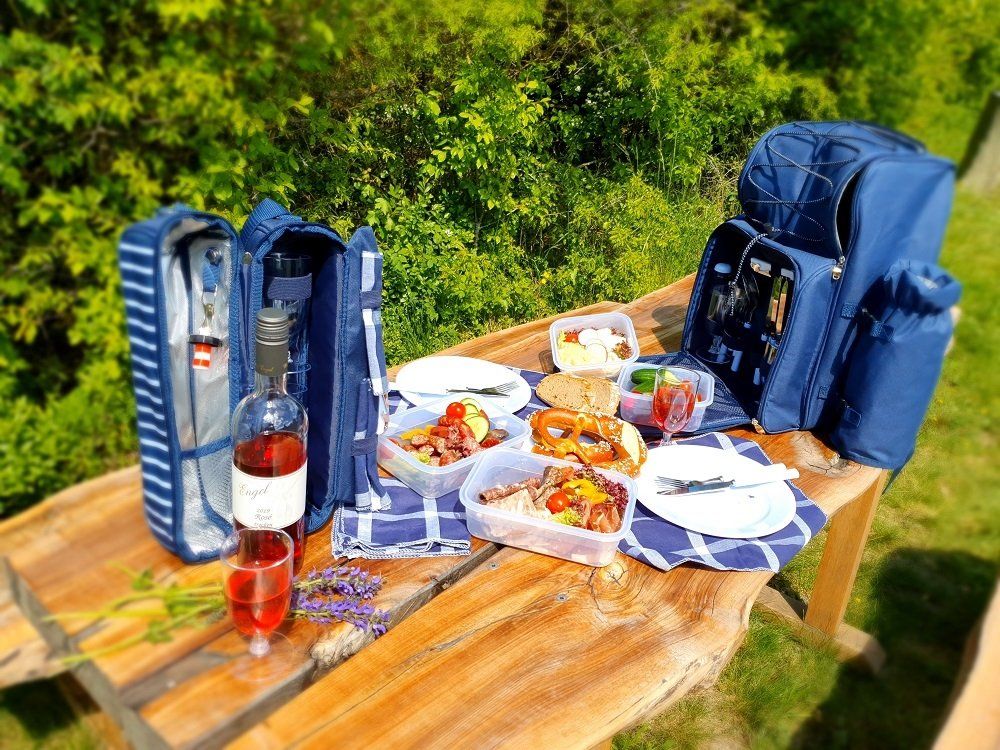 Picknickrucksack und Weindäschla mit Leckereien