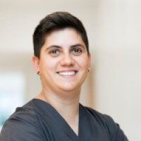 Especialista en Endodoncia Dra. Ana Pérez Especialista en Endodoncia Dra. Ana Pérez